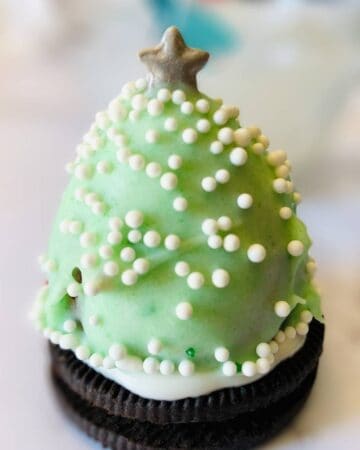Strawberry Christmas Tree Treats!