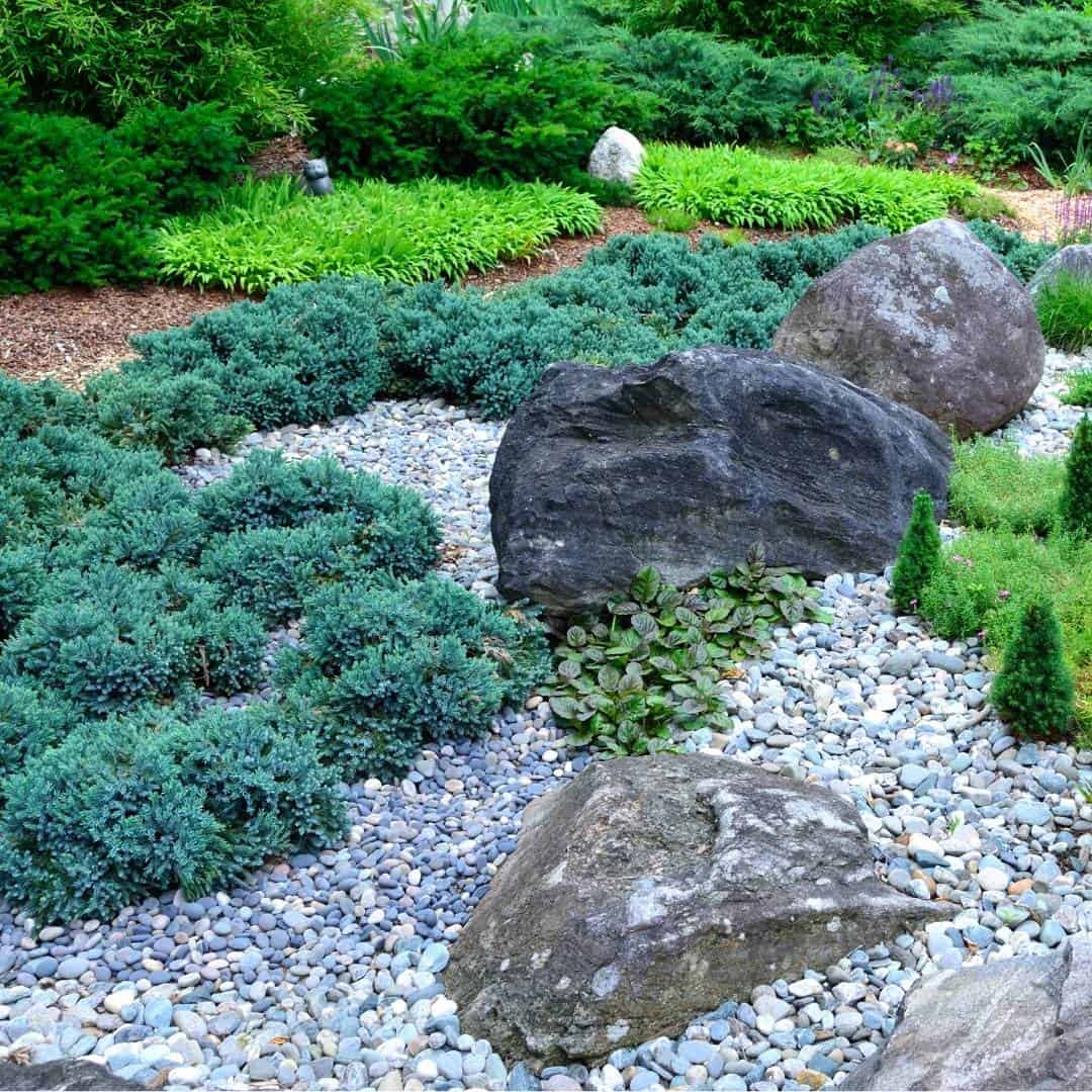 How to Build a Rock Garden, a simple guide for beginners wanting to construct a basic and attractive rock garden.