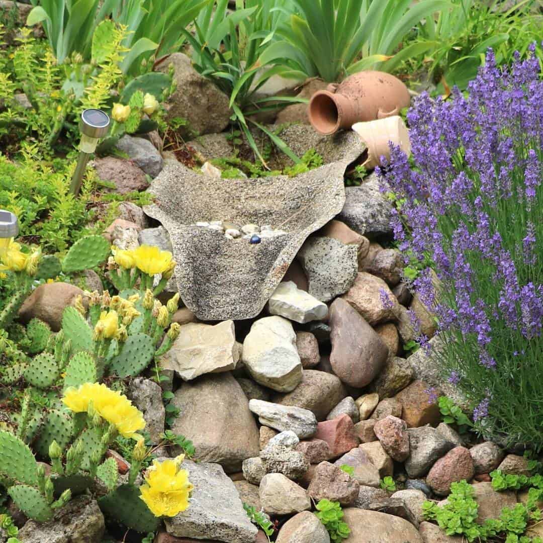 How to Build a Rock Garden, a simple guide for beginners wanting to construct a basic and attractive rock garden.