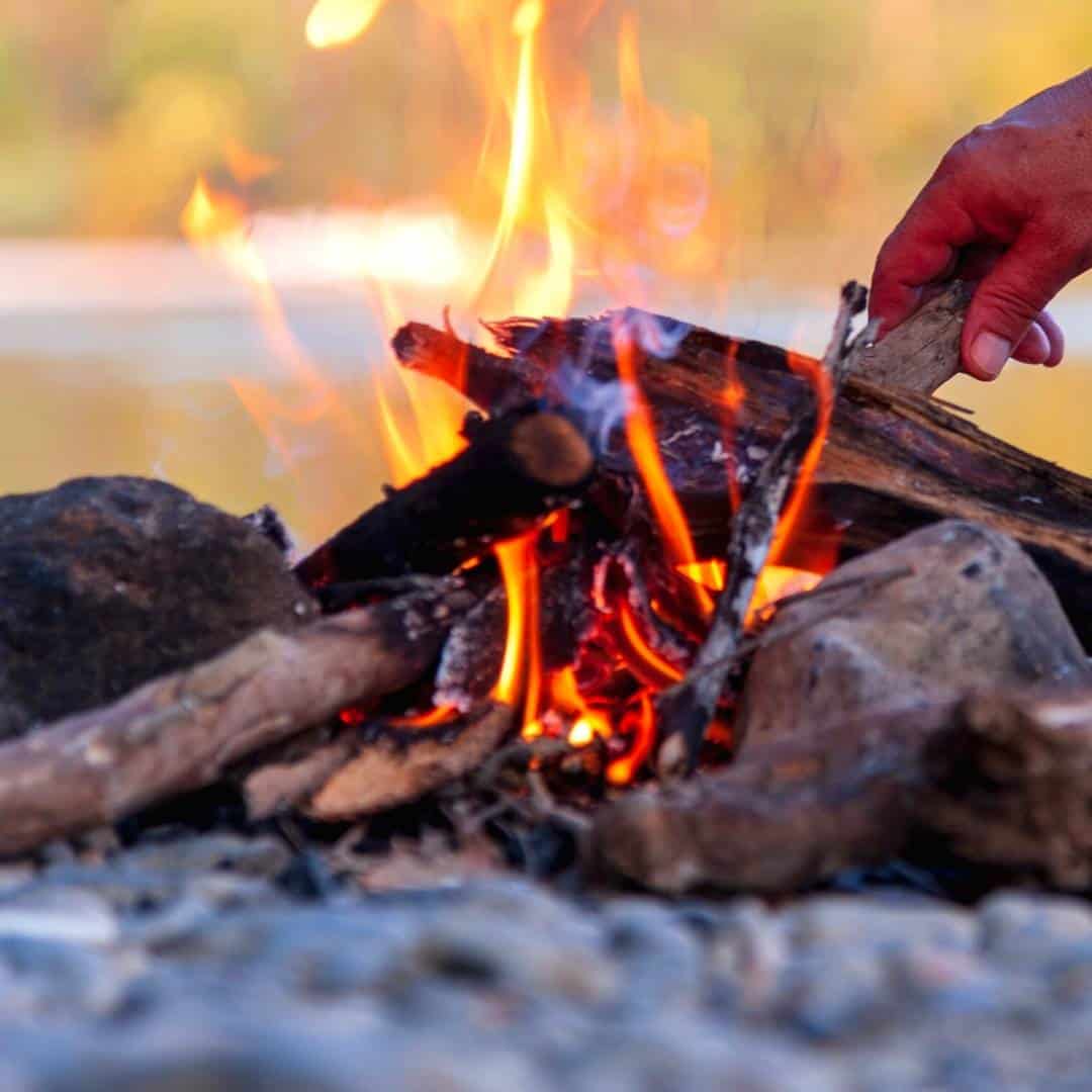 How to Build a Campfire, a simple guide for beginners on how to prepare for a campfire, the best wood to use, and keeping safe.