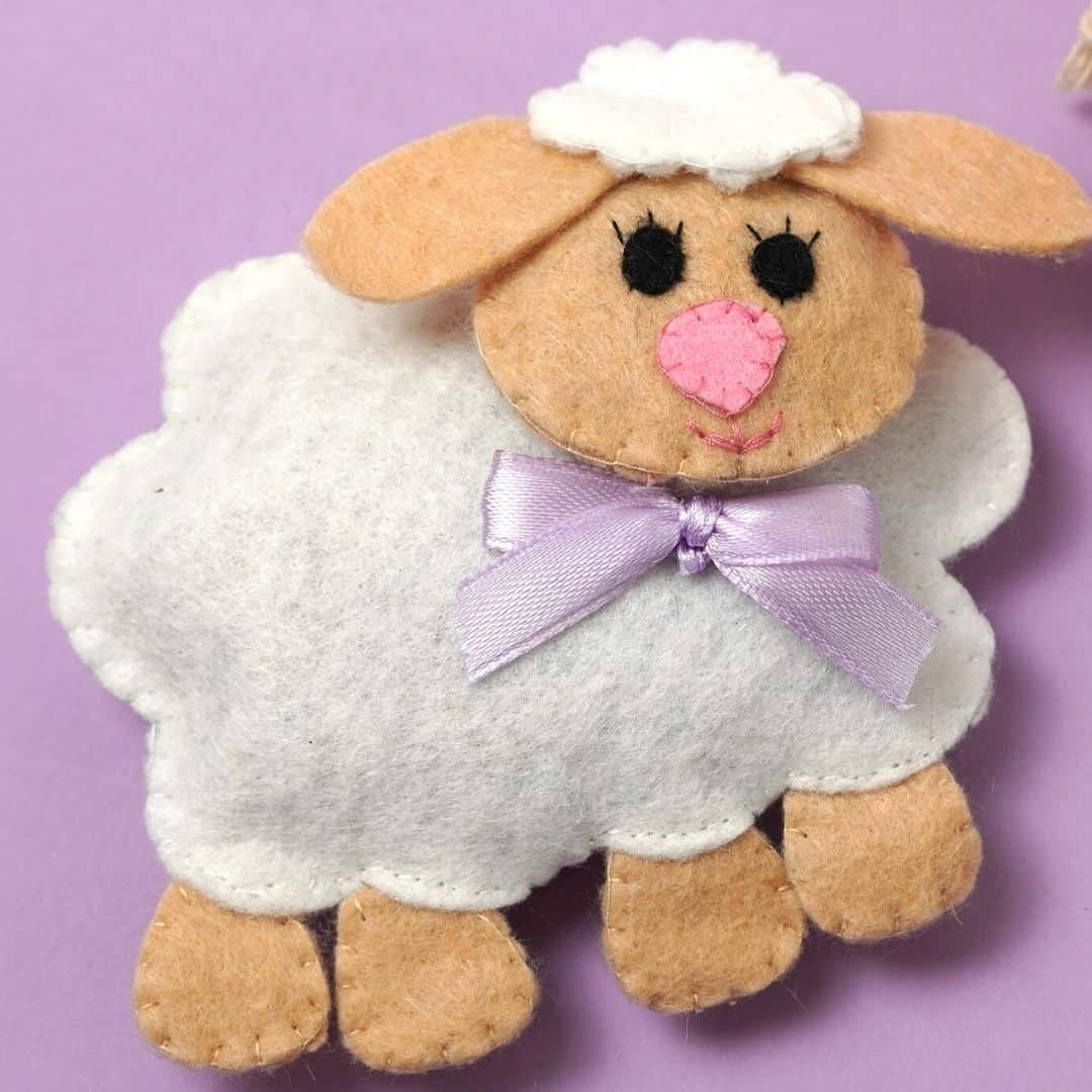 DIY Lavender Stuffed Lamb, a simple craft project for many ages for making a felt lamp that is stuffed with dried lavender.
