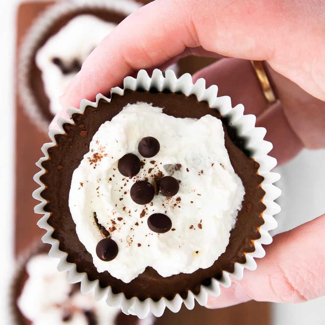 Mississippi Mud Pie Cakes, a tasty and simple recipe idea for making individual servings on a popular chocolate dessert pie.