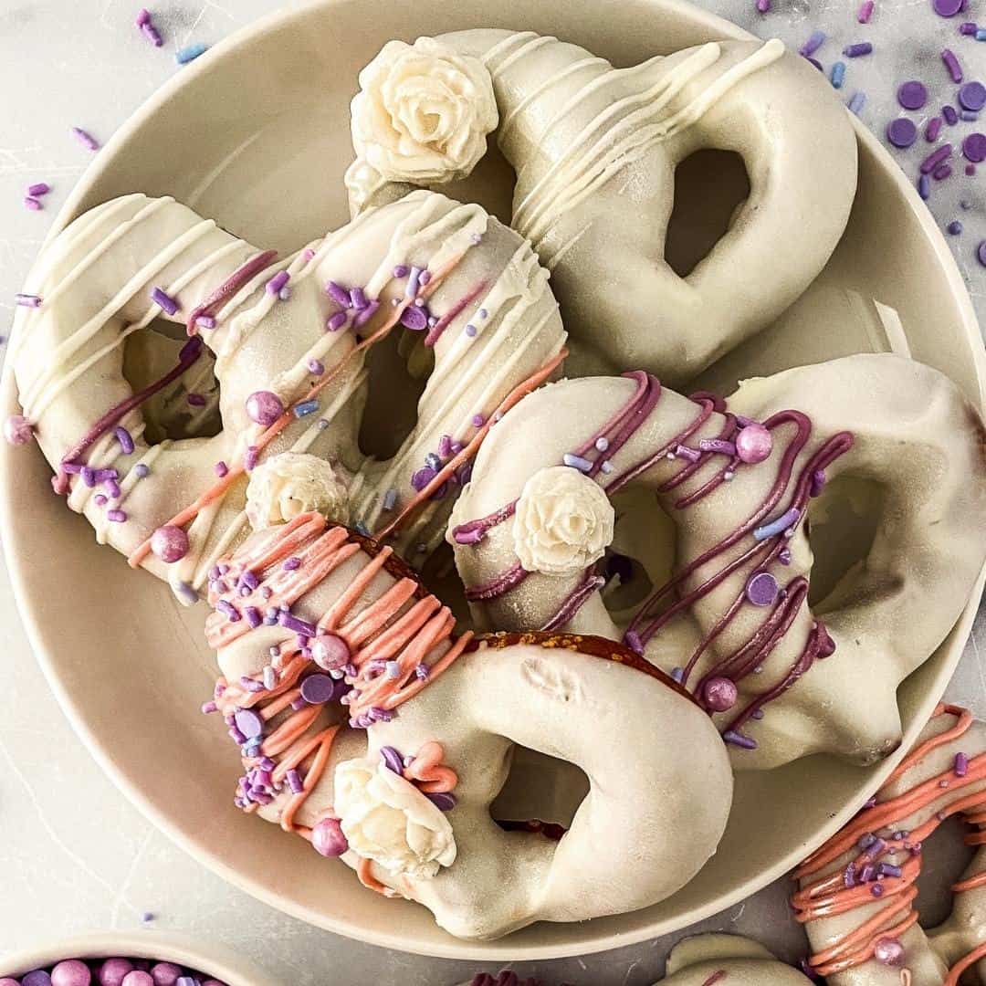 Easy Unicorn Pretzels, yummy white chocolate coated pretzel snacks  with colorful and fun unicorn inspired accents.