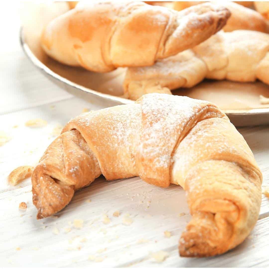 40 of the Best Crescent Roll Recipes Ever! Easy and quick recipes, that everyone likes, for breakfast, appetizers, dinners and desserts