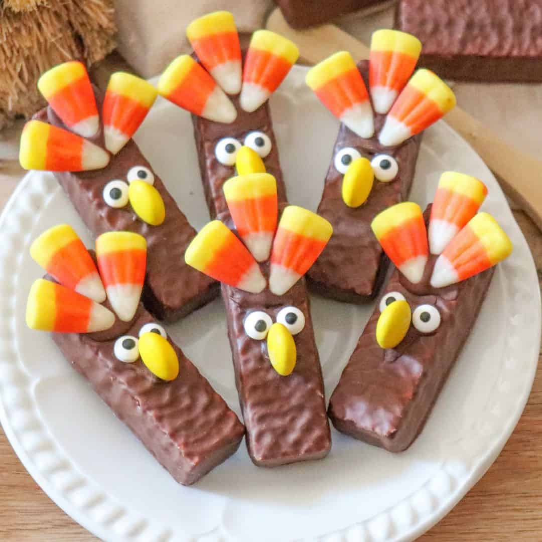 Thanksgiving Turkey Wafer Cookies, a simple and adorable idea for turning wafer cookies into edible turkeys for Thanksgiving.