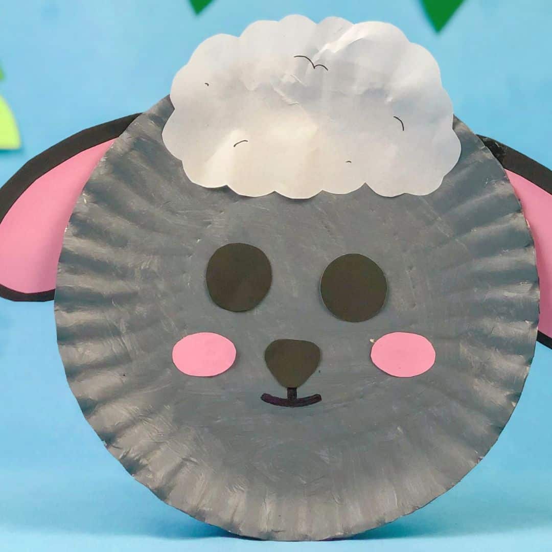 Easy Kids Paper Plate Sheep Craft, a simple diy idea that turns a paper plate into an adorable sheeps face. Most ages.