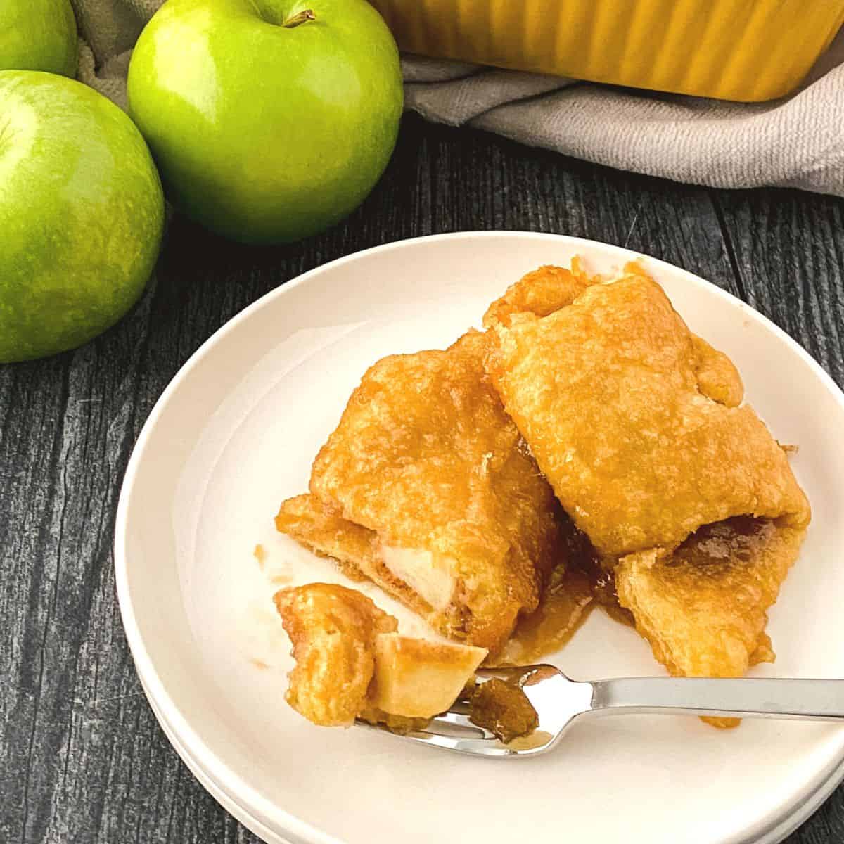 Apple Pie Crescent Roll Recipe, an easy breakfast or dessert idea combining the flavors of apple pie with the convenience of crescent dough.