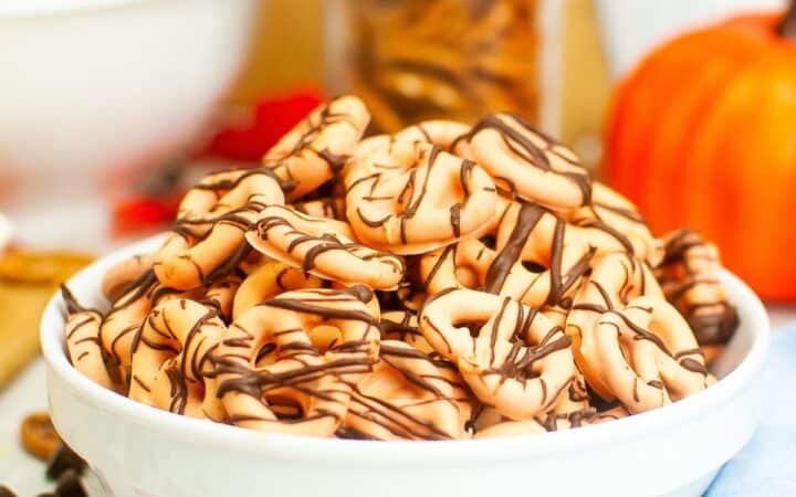 Pumpkin Spice Chocolate Pretzels
